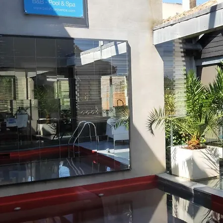 Be Loft Pool & Couette-café