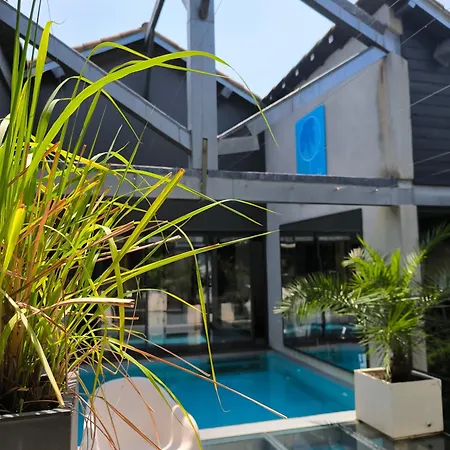 Be Loft Pool & 2* Avignon