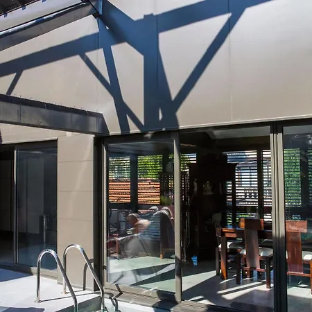 Be Loft Pool & Couette-café 2*