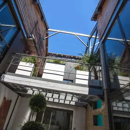 Be Loft Pool & Couette-café