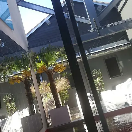 Be Loft Pool & Couette-café 2*