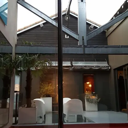 Be Loft Pool &
